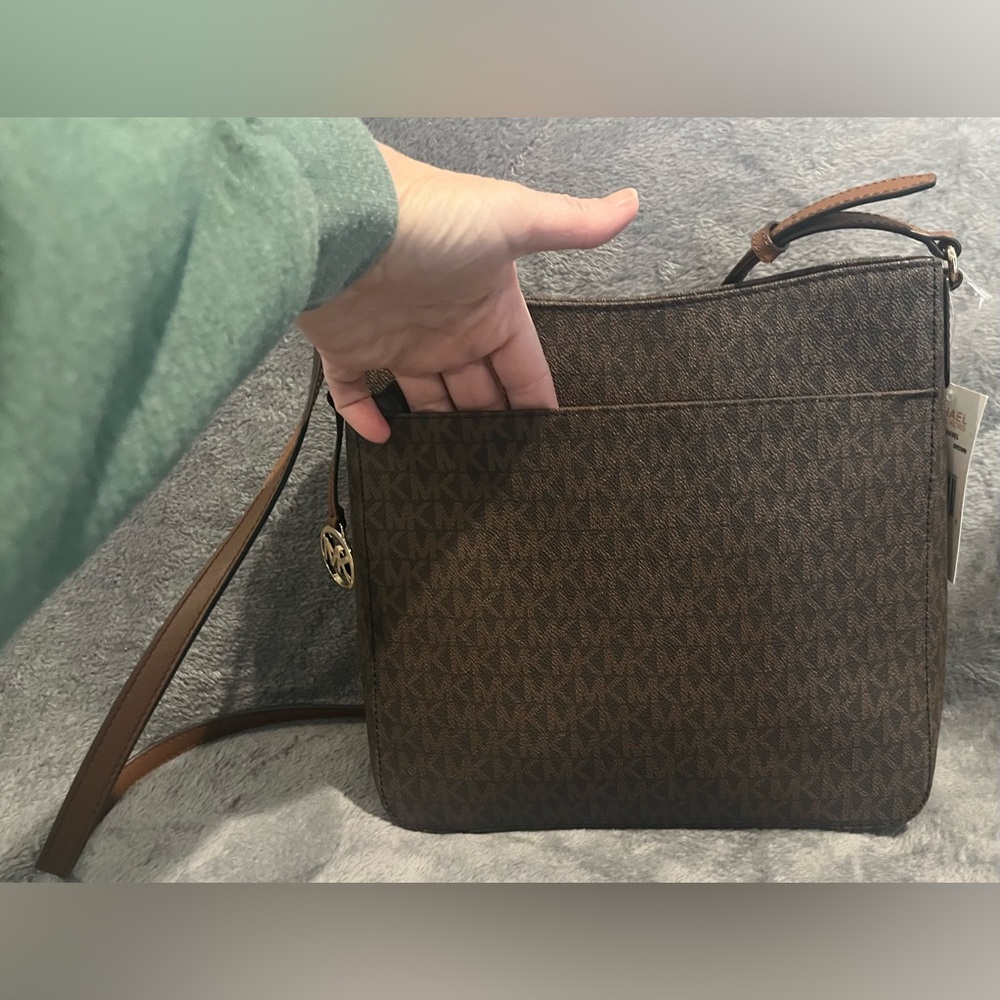 Michael Kors Brown Large Logo Crossbody Jet Set Travel NWT Gold - Picture 2 of 8